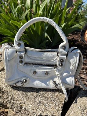 Designer deluxe Le city bag 
No name